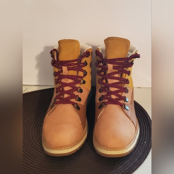 Women'sTan and Brown Boots - Picture 7 of 8